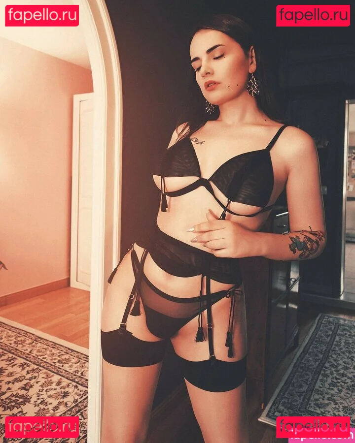 Laura Badler Onlyfans Photo Gallery 