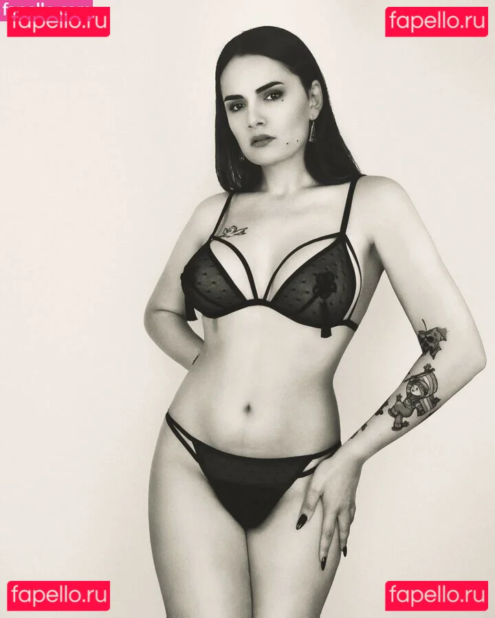 Laura Badler Onlyfans Photo Gallery 