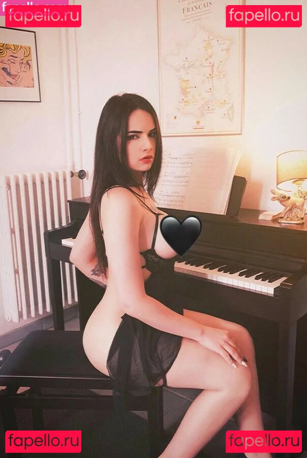 Laura Badler Onlyfans Photo Gallery 