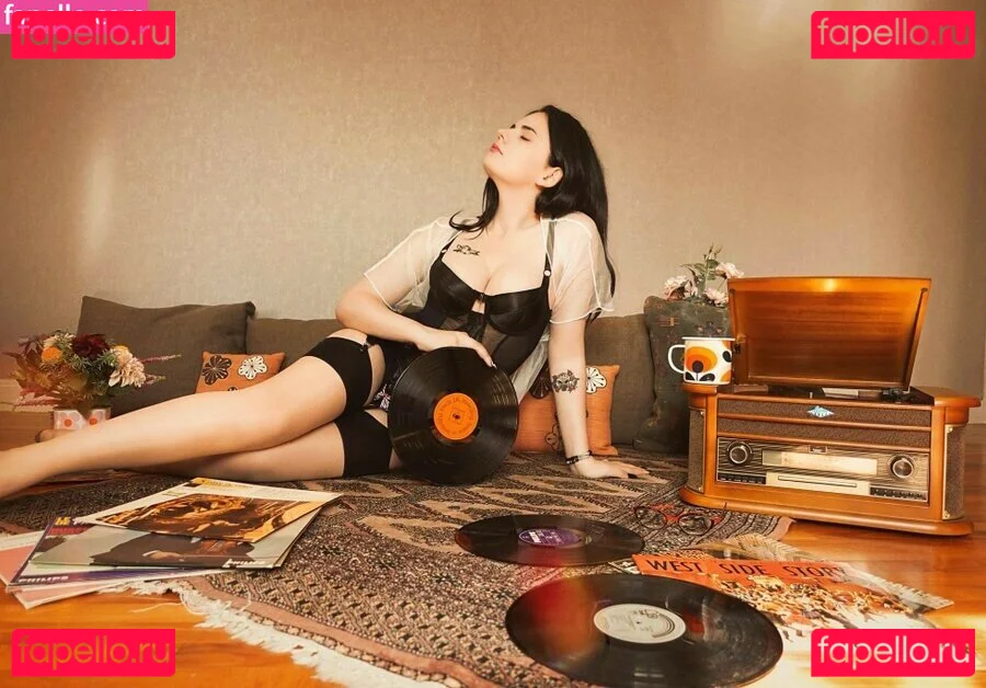 Laura Badler Onlyfans Photo Gallery 