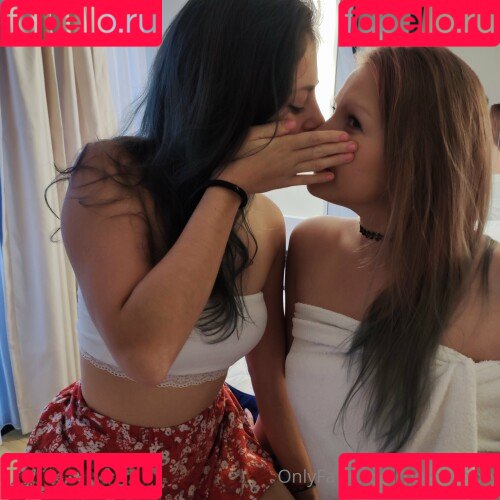 poly-amory Onlyfans Photo Gallery 