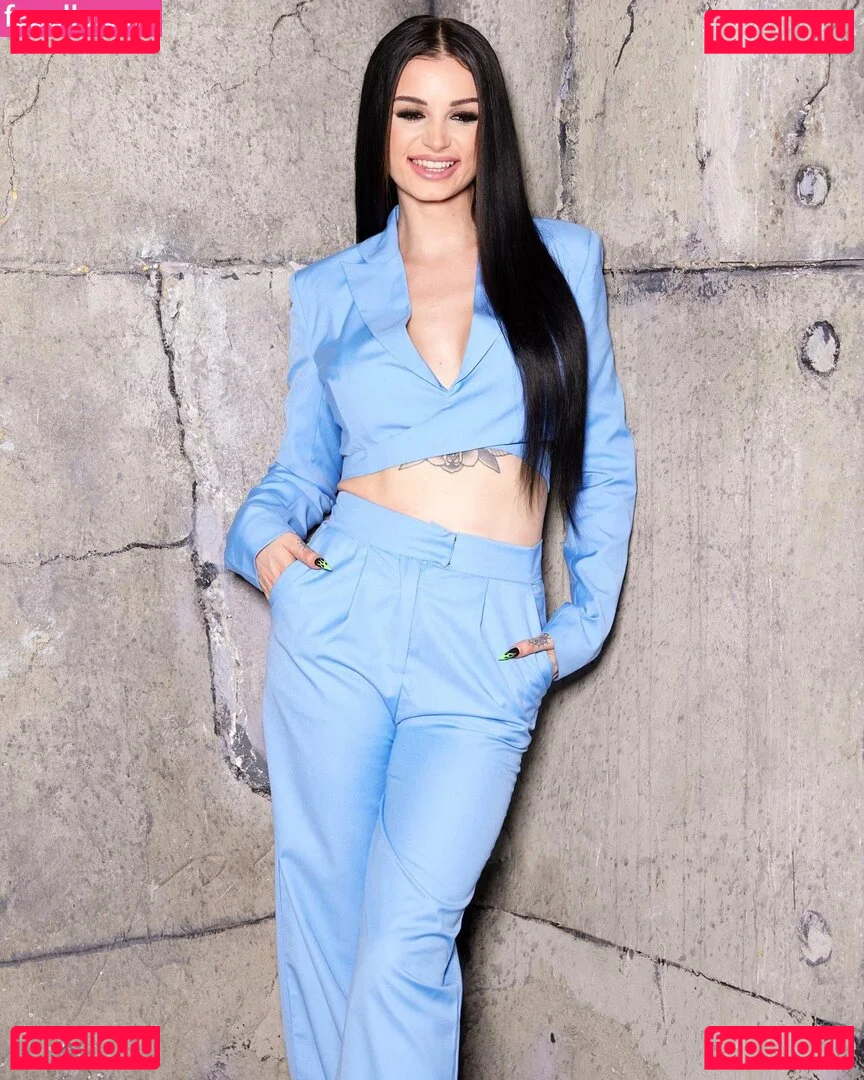 PaigeWWE Onlyfans Photo Gallery 