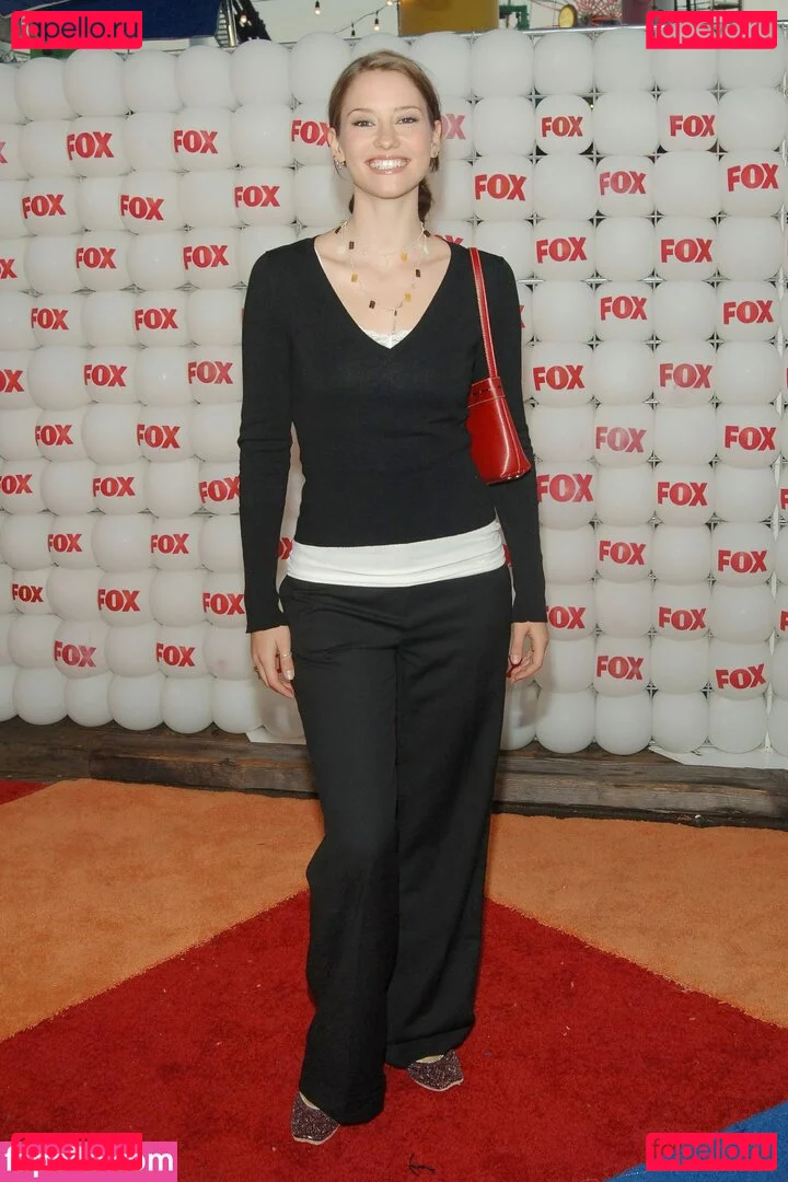 Chyler Leigh Onlyfans Photo Gallery 