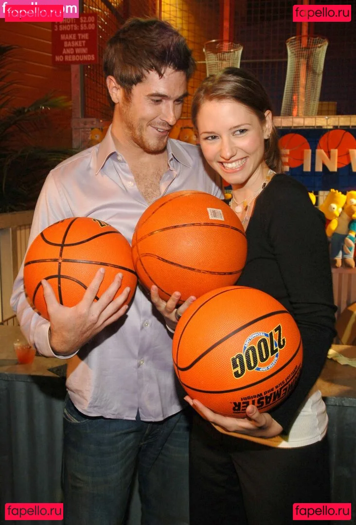 Chyler Leigh Onlyfans Photo Gallery 