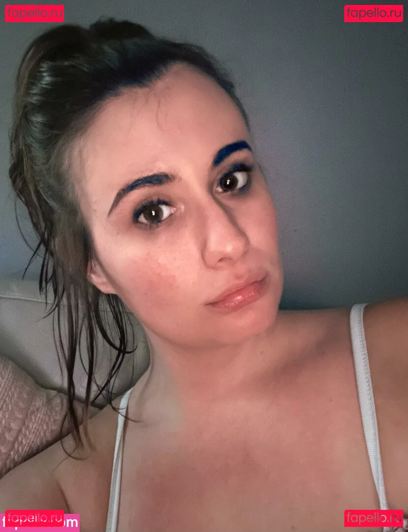 LillyBehave Onlyfans Photo Gallery 