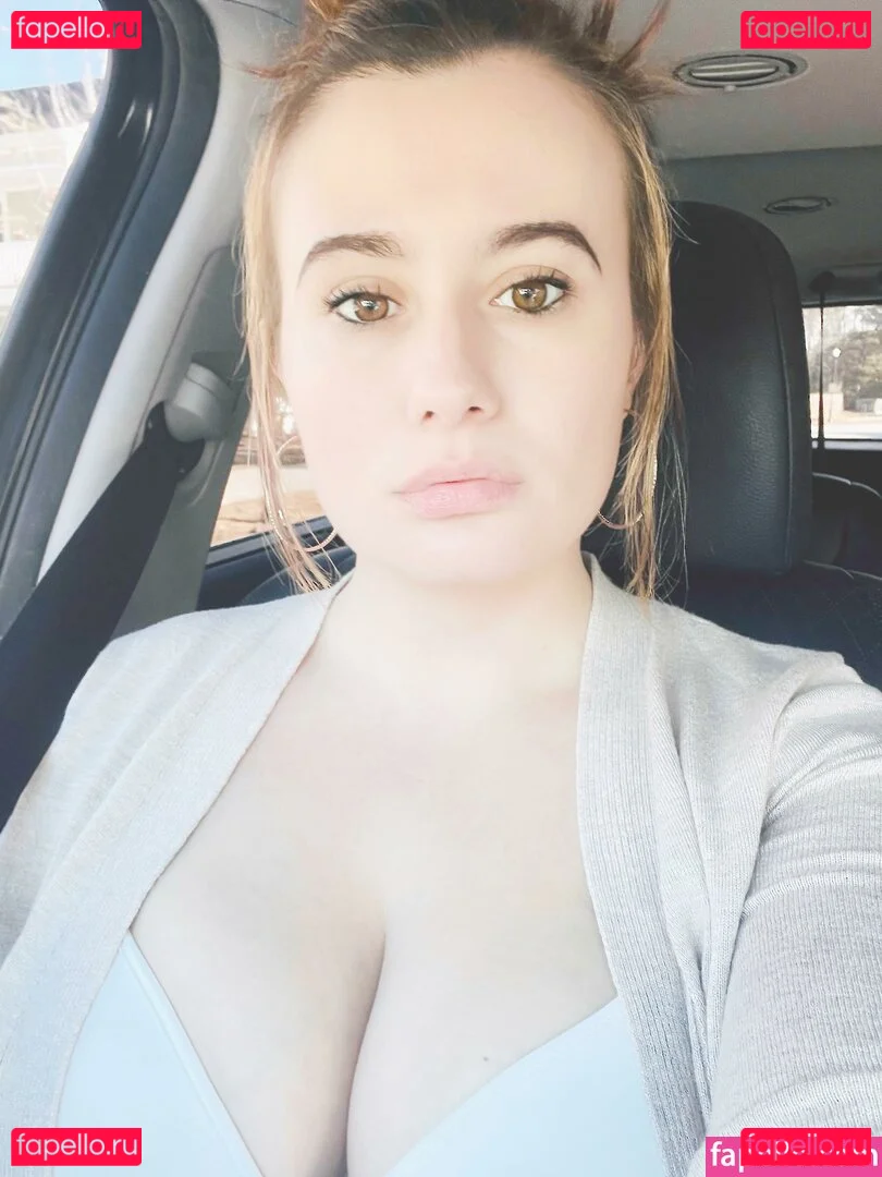 LillyBehave Onlyfans Photo Gallery 