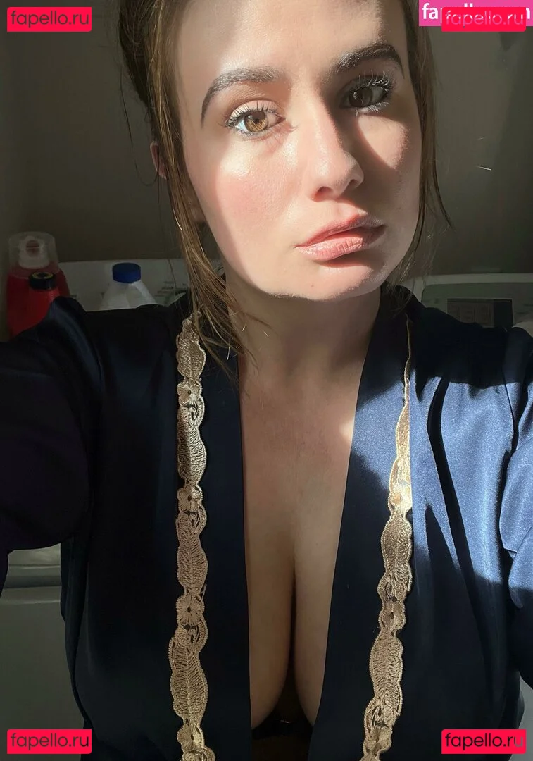 LillyBehave Onlyfans Photo Gallery 