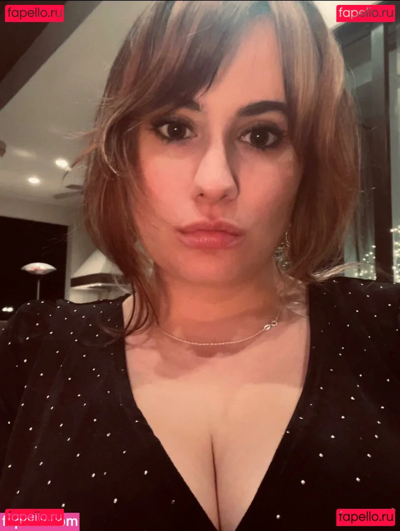 LillyBehave Onlyfans Photo Gallery 