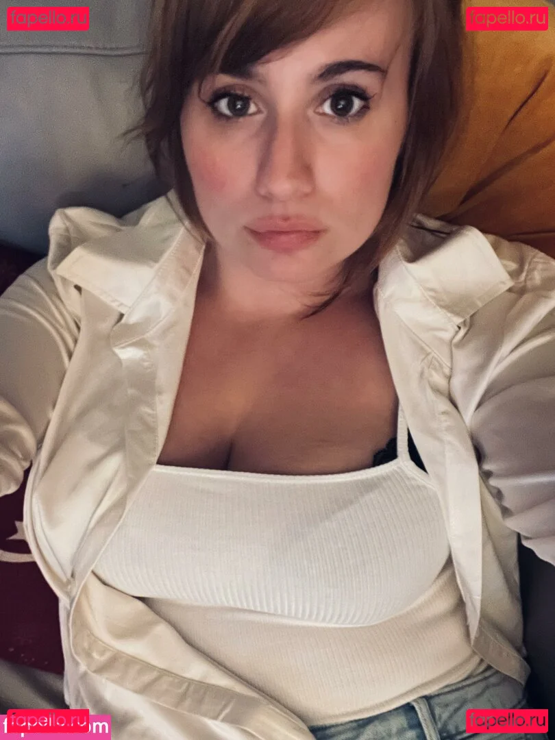 LillyBehave Onlyfans Photo Gallery 