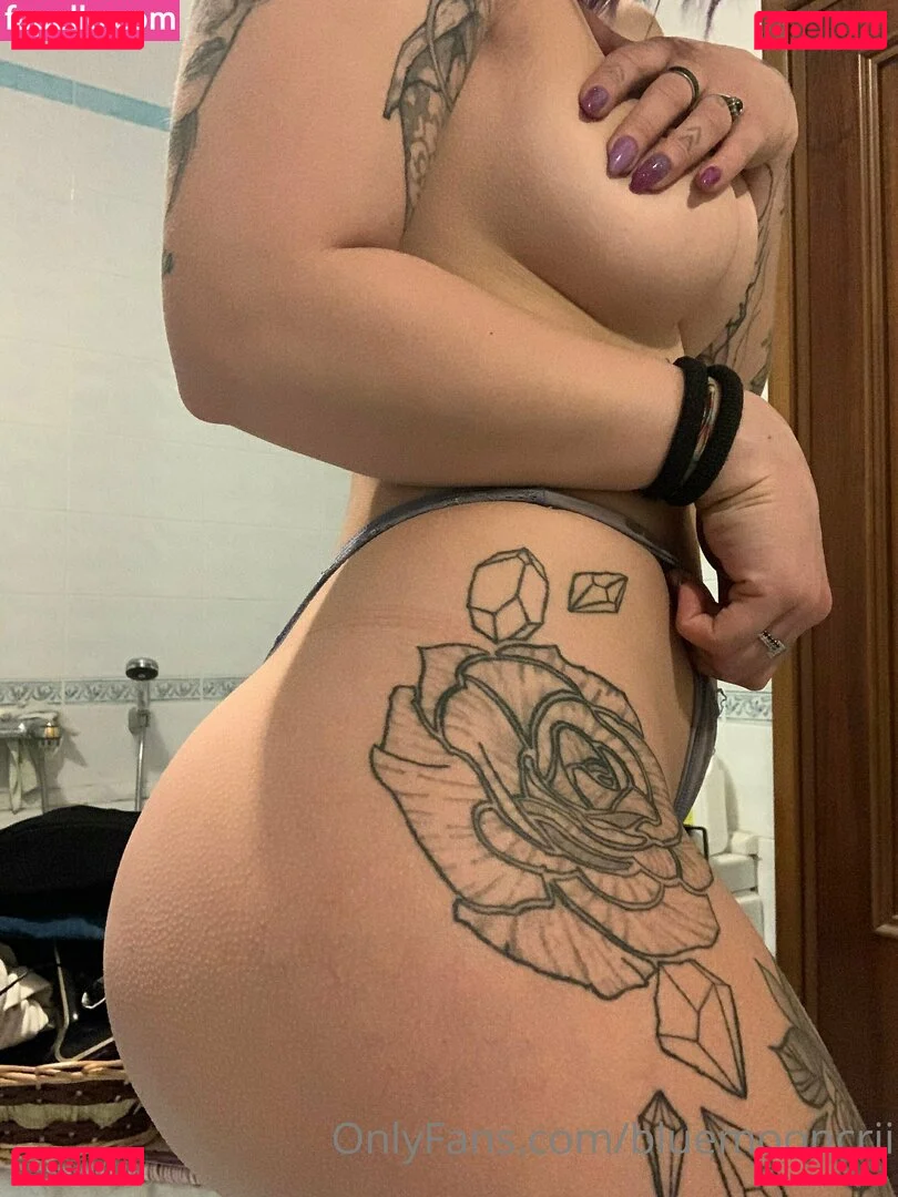 bluemooncrii Onlyfans Photo Gallery 