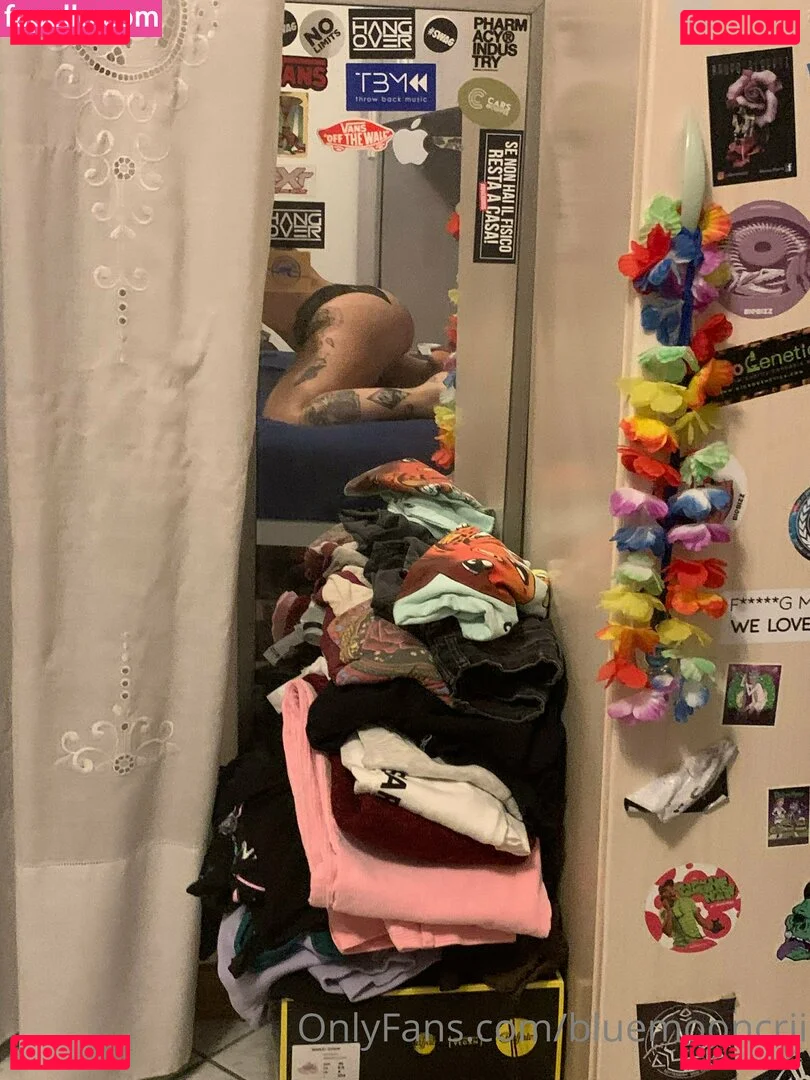 bluemooncrii Onlyfans Photo Gallery 