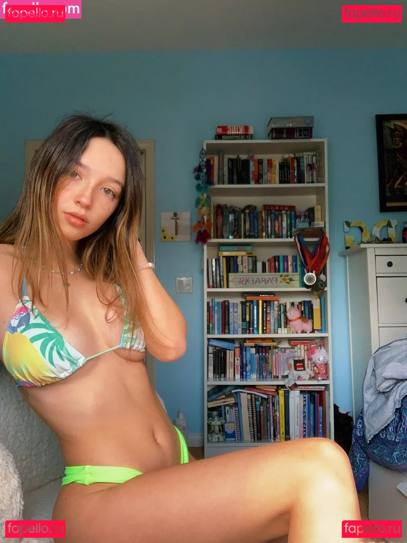 Chlotobin Onlyfans Photo Gallery 