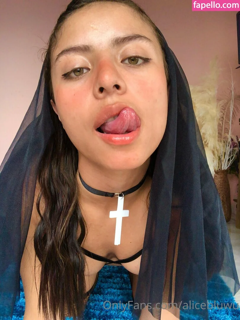 alicebluwu Onlyfans Photo Gallery 