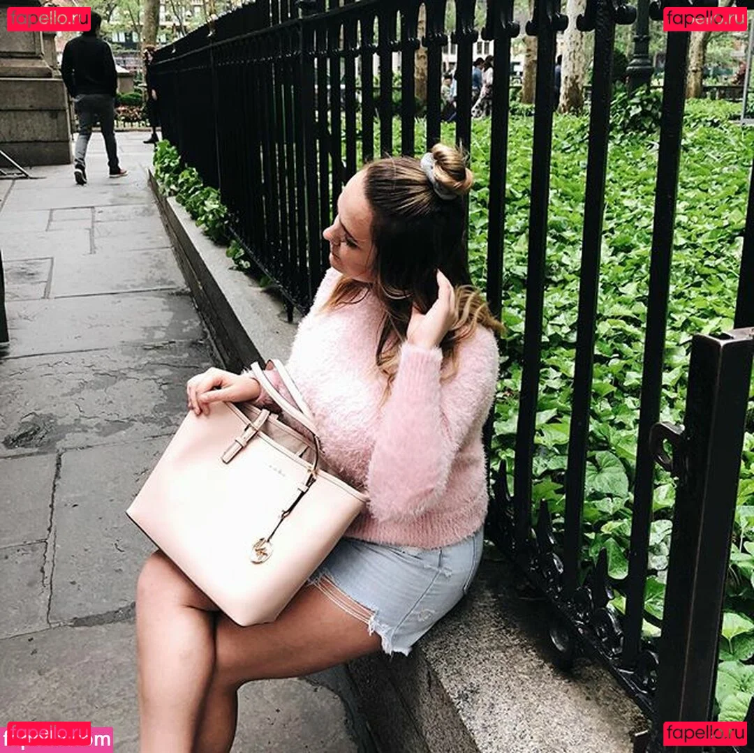 Autumn Lee Onlyfans Photo Gallery 