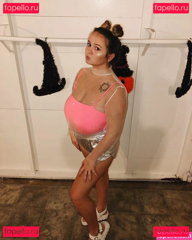 Autumn Lee Onlyfans Photo Gallery 