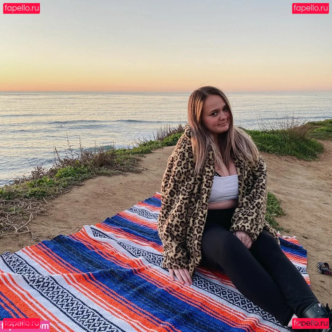 Autumn Lee Onlyfans Photo Gallery 