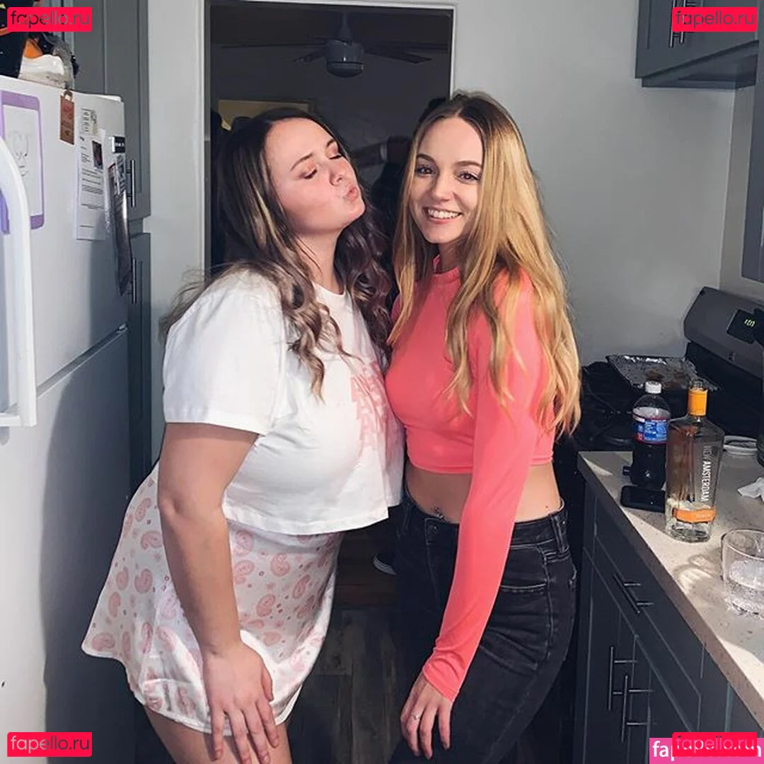 Autumn Lee Onlyfans Photo Gallery 