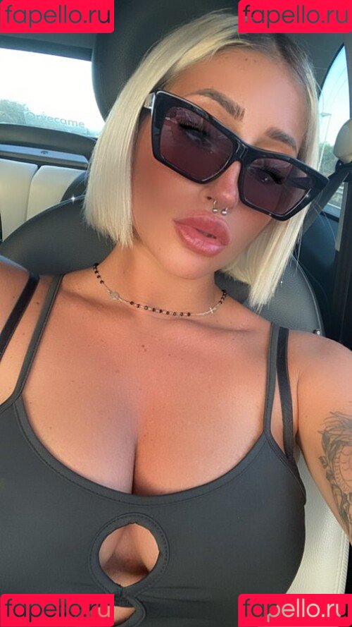 Selvaggia Blonde Onlyfans Photo Gallery 