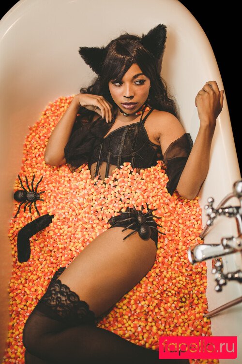 Mica Burton Onlyfans Photo Gallery 