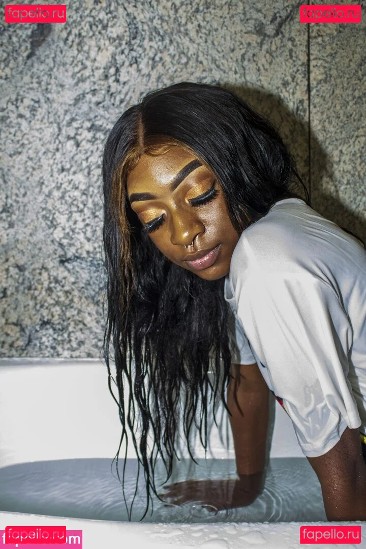 siryoga Onlyfans Photo Gallery 