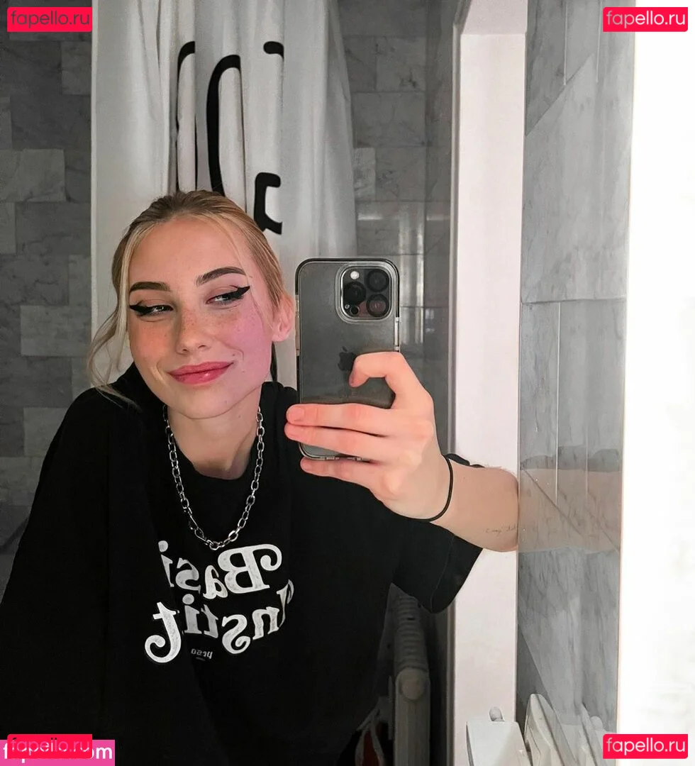 veylaneey Onlyfans Photo Gallery 