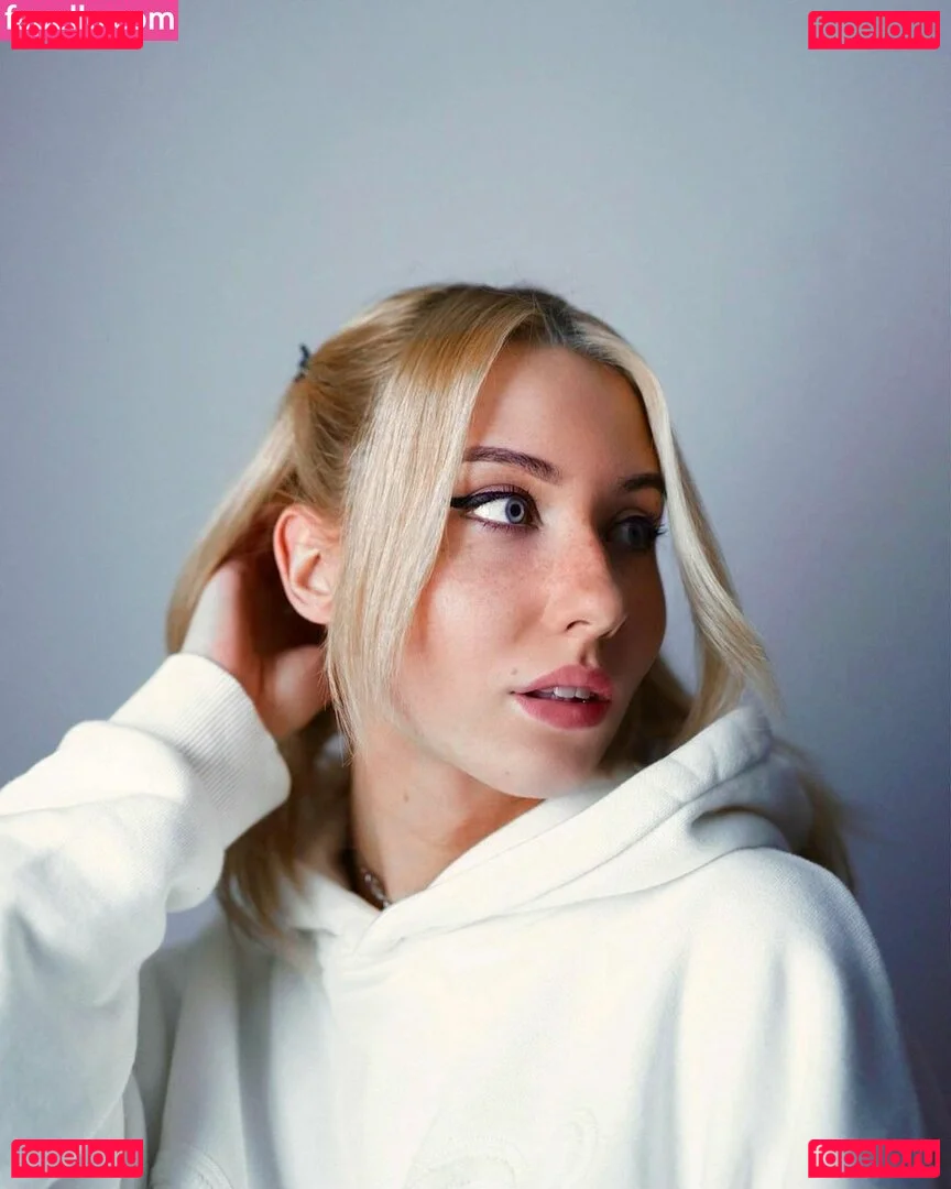 veylaneey Onlyfans Photo Gallery 