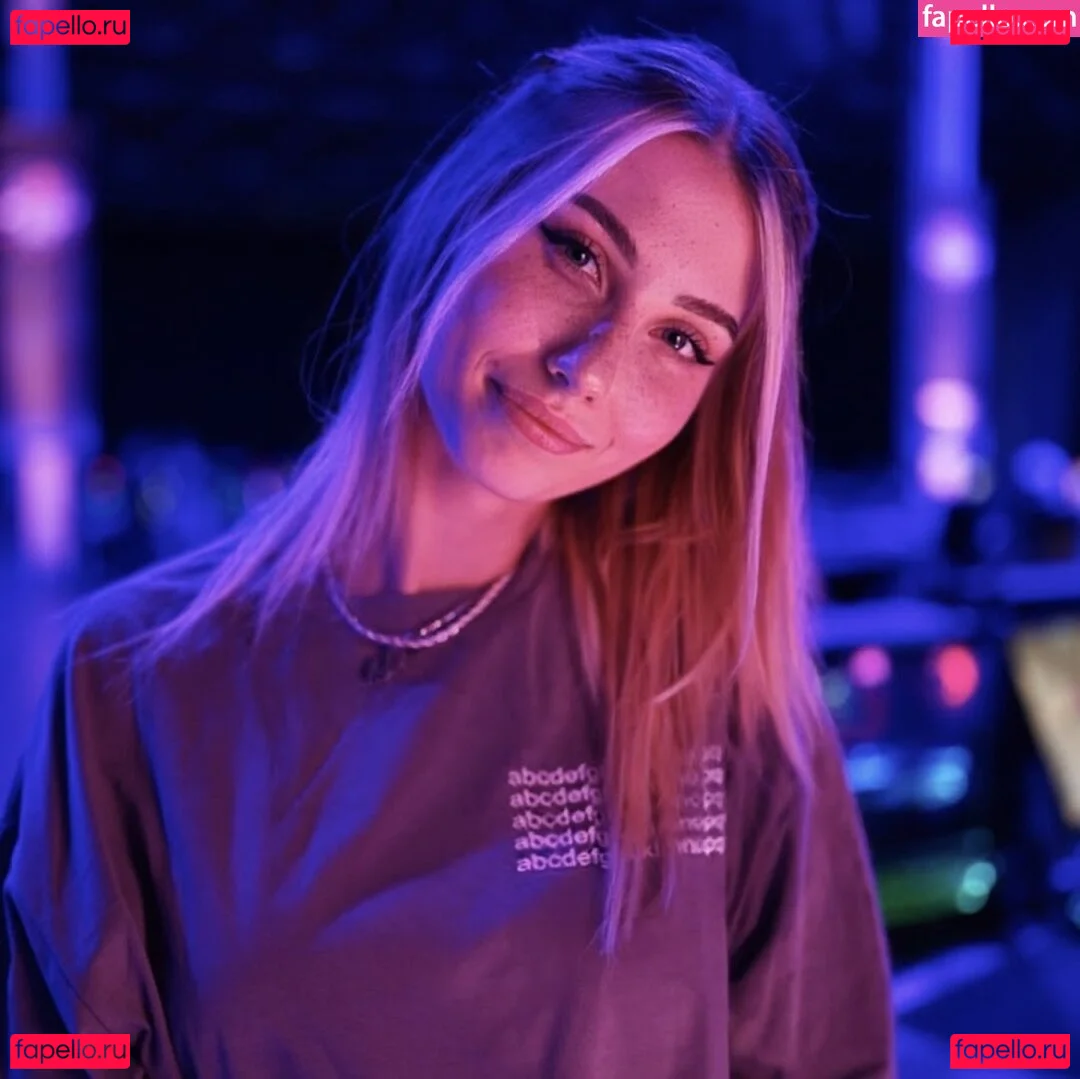 veylaneey Onlyfans Photo Gallery 