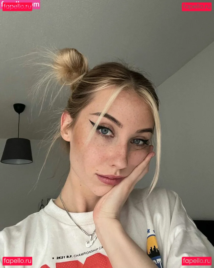 veylaneey Onlyfans Photo Gallery 