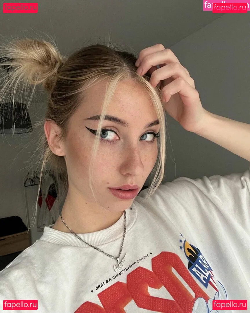 veylaneey Onlyfans Photo Gallery 