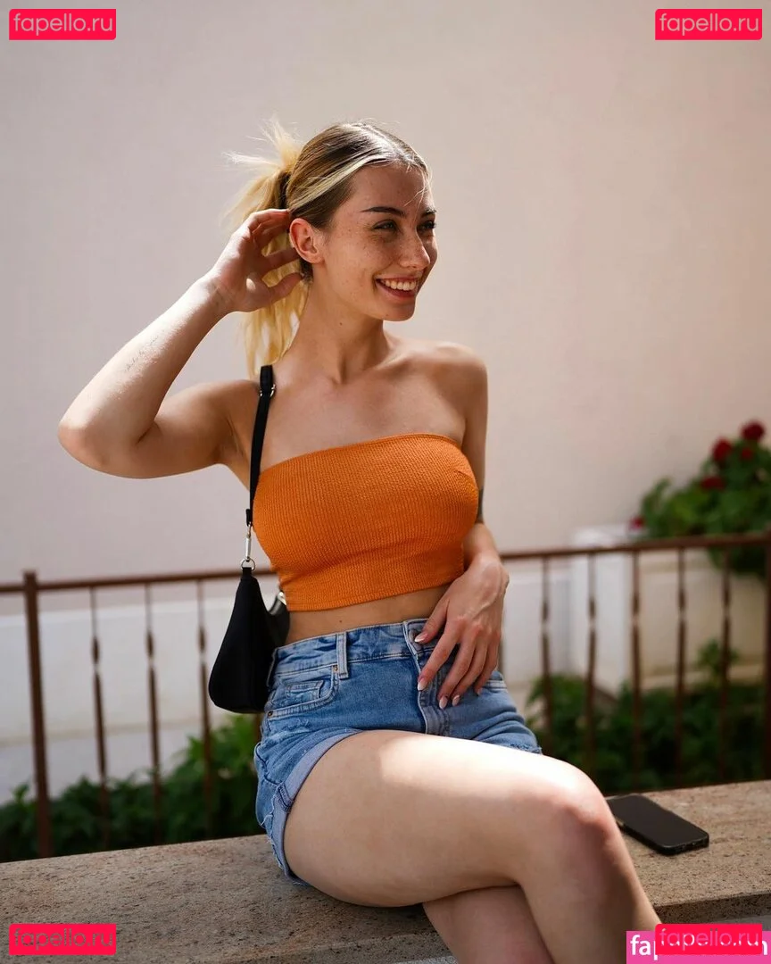 veylaneey Onlyfans Photo Gallery 