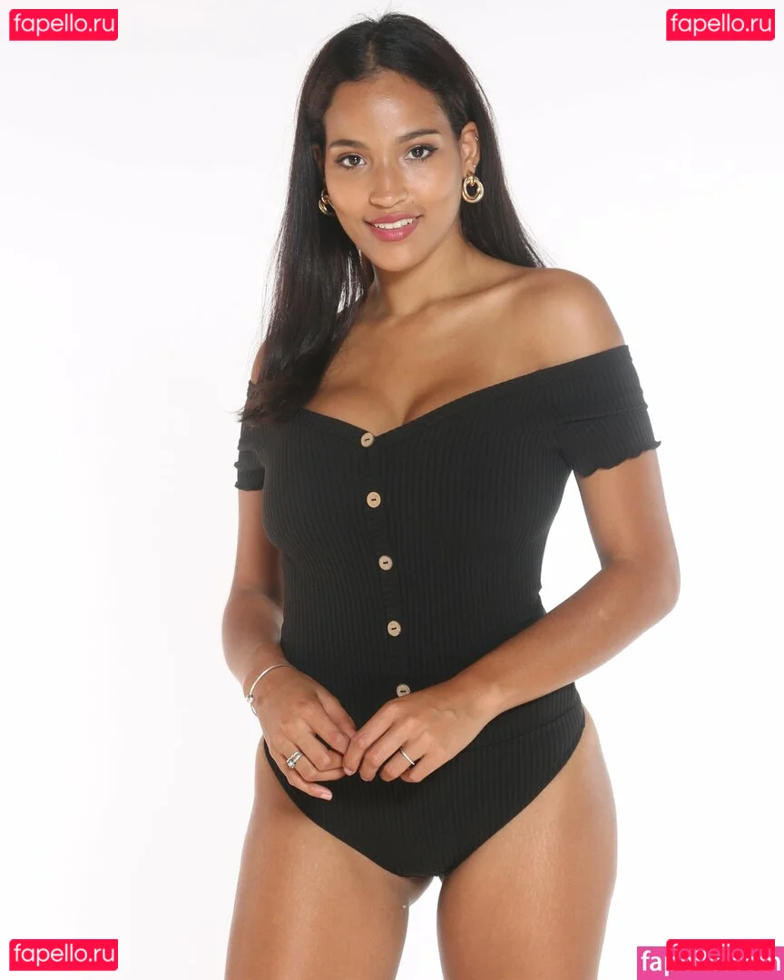 Jinna Cabrera Onlyfans Photo Gallery 