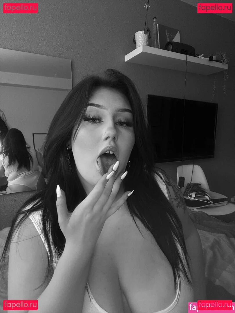 Chelsea Nielsen Onlyfans Photo Gallery 