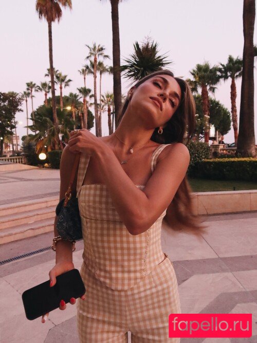 Hande Ercel Onlyfans Photo Gallery 