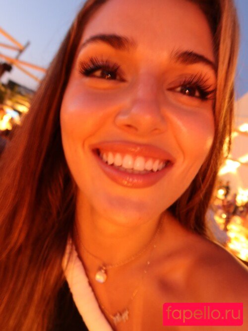 Hande Ercel Onlyfans Photo Gallery 