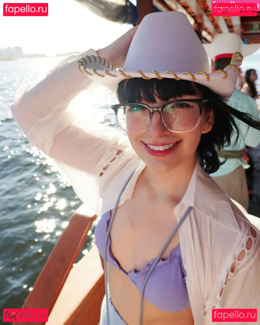 Faye Tan Onlyfans Photo Gallery 