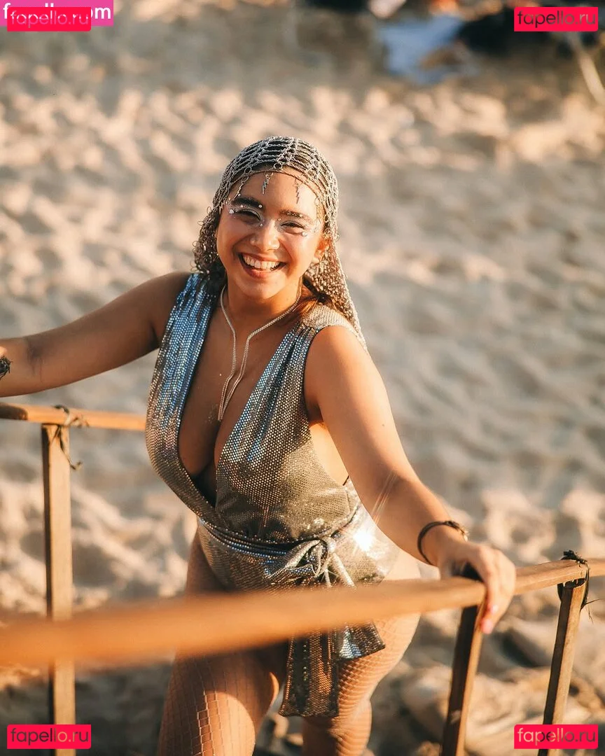 Bella Barp Onlyfans Photo Gallery 