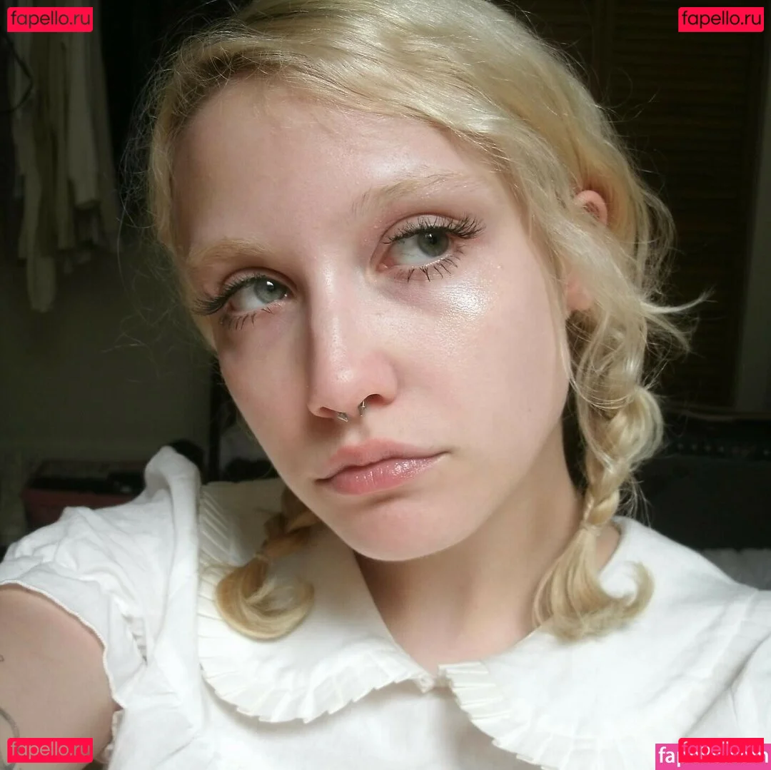 Chloe Moriondo Onlyfans Photo Gallery 