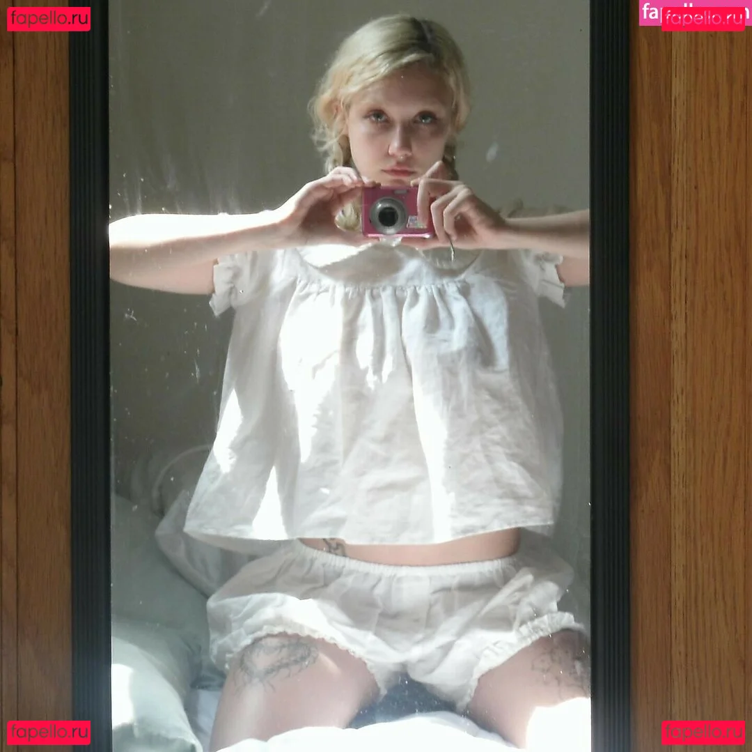 Chloe Moriondo Onlyfans Photo Gallery 