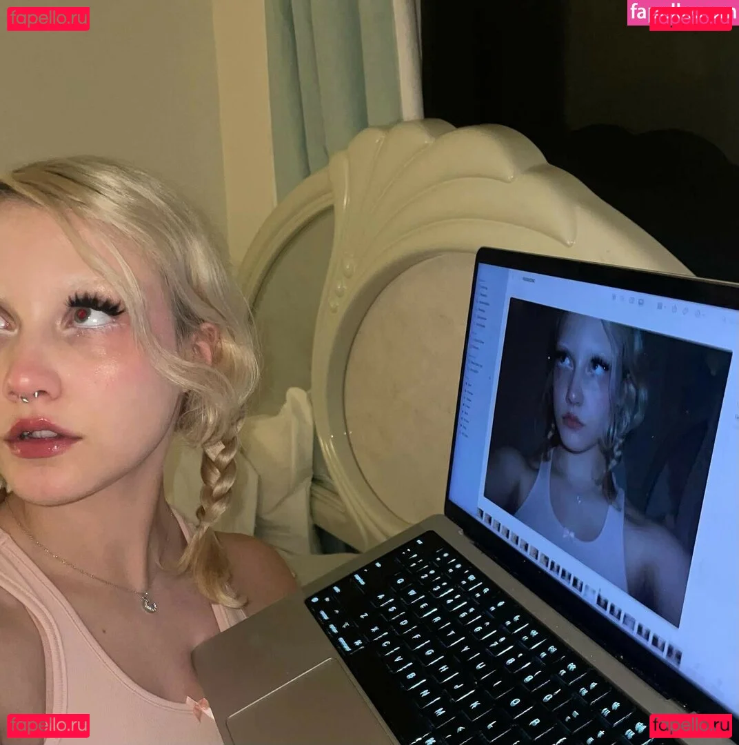 Chloe Moriondo Onlyfans Photo Gallery 