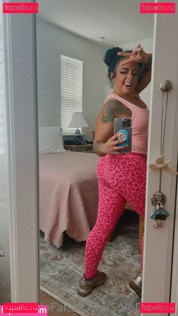 solodarling Onlyfans Photo Gallery 