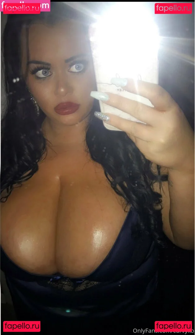 khloe38kk Onlyfans Photo Gallery 