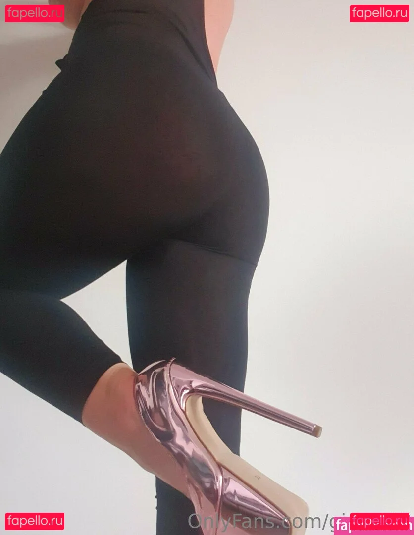 giulya98 Onlyfans Photo Gallery 