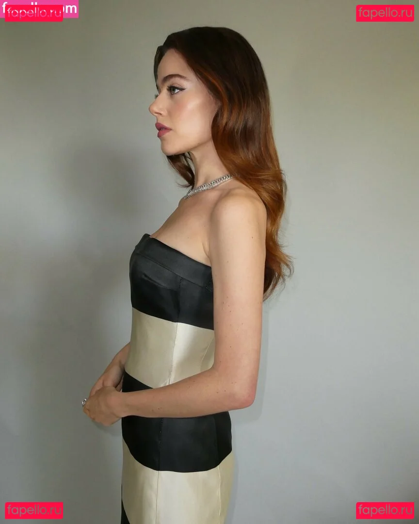 Molly Gordon Onlyfans Photo Gallery 