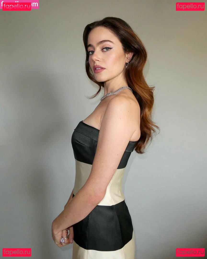 Molly Gordon Onlyfans Photo Gallery 