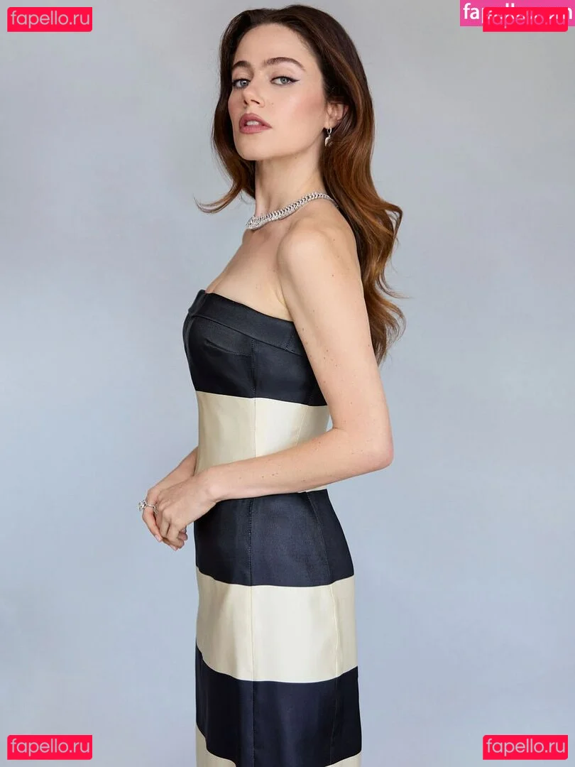 Molly Gordon Onlyfans Photo Gallery 