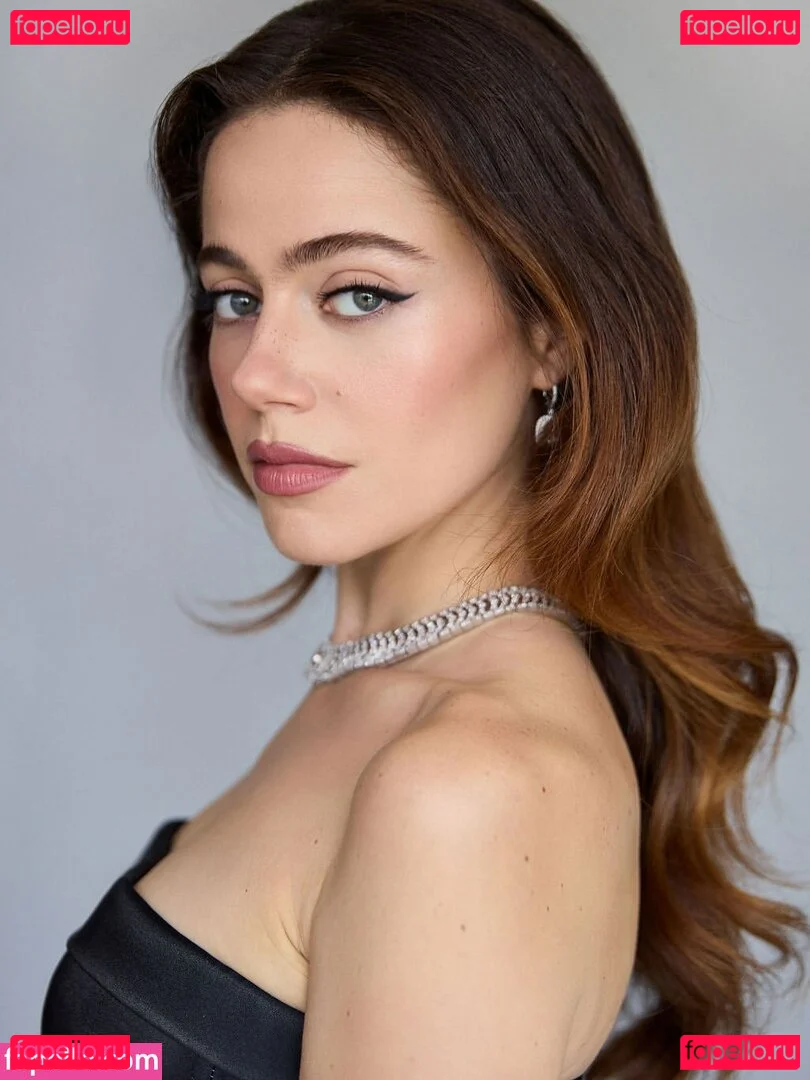 Molly Gordon Onlyfans Photo Gallery 