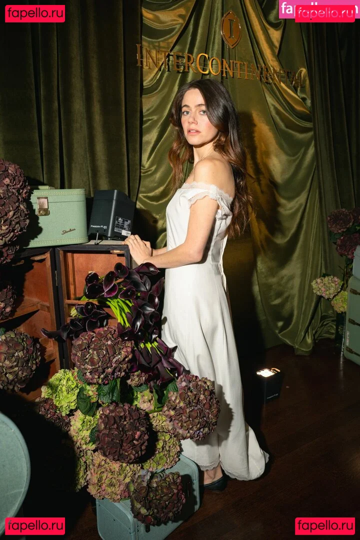 Molly Gordon Onlyfans Photo Gallery 