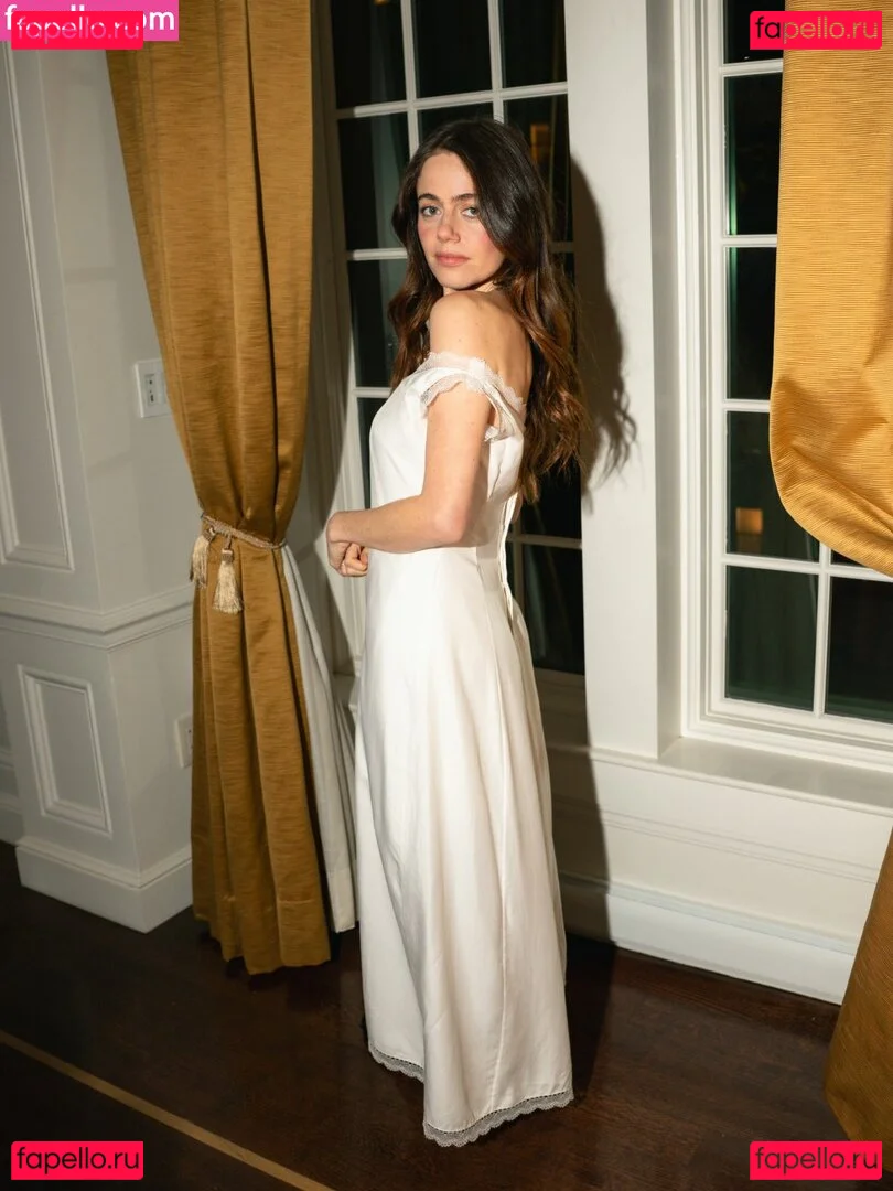 Molly Gordon Onlyfans Photo Gallery 