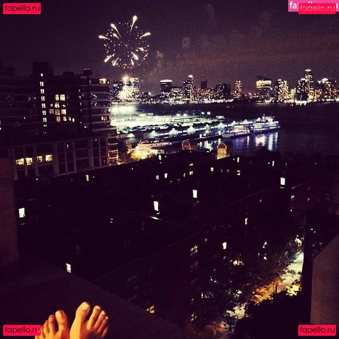 Molly Gordon Onlyfans Photo Gallery 