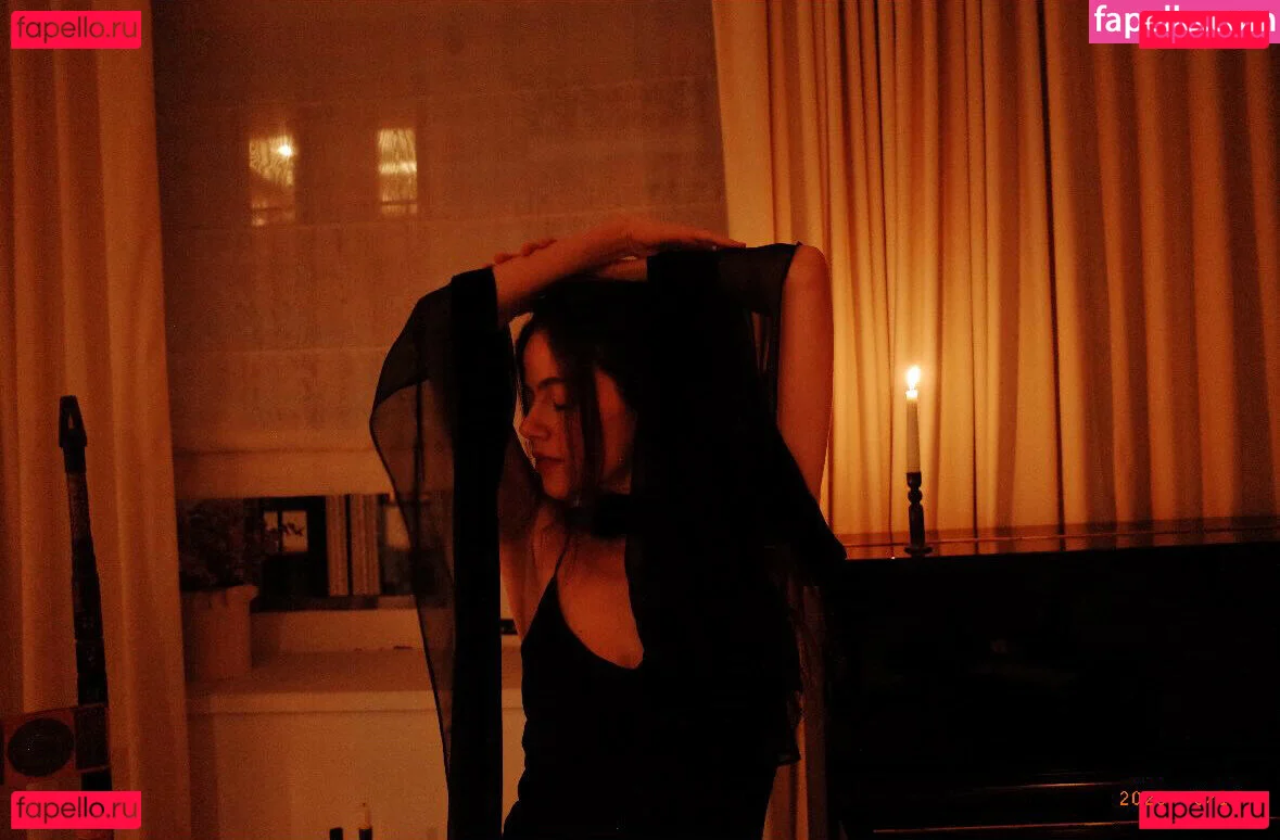 Molly Gordon Onlyfans Photo Gallery 